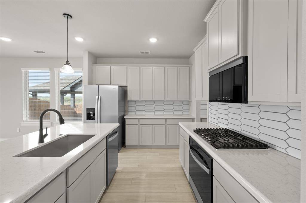 2401 Rams Horn Drive, Waxahachie, TX 75167