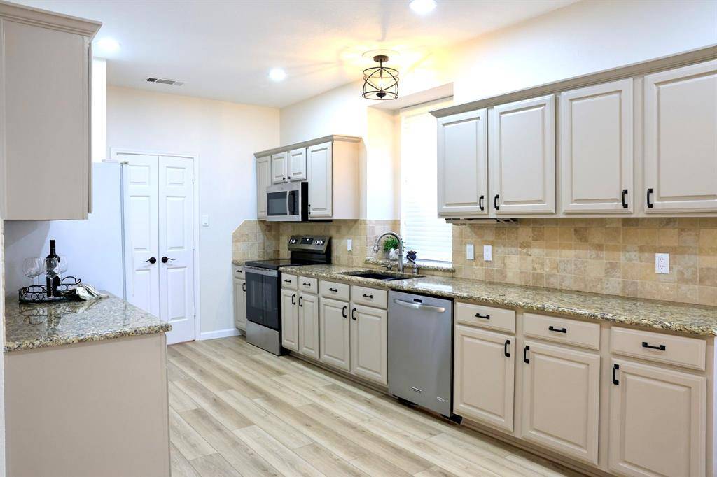 2136 Newport Drive, Flower Mound, TX 75028