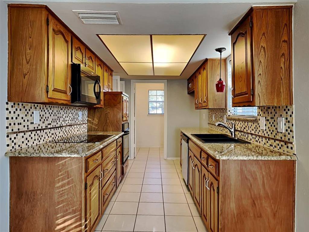 1920 Oakbluff Drive, Carrollton, TX 75007