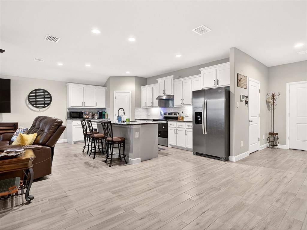 805 Alexandria Lane, Joshua, TX 76058