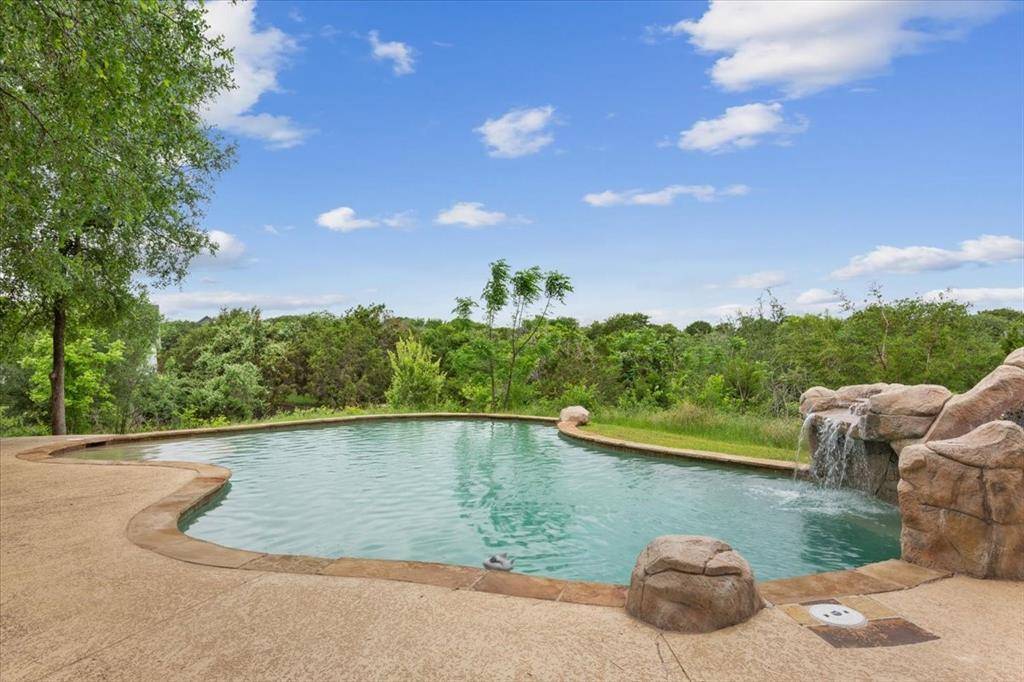 1125 Whispering Oaks, China Spring, TX 76633