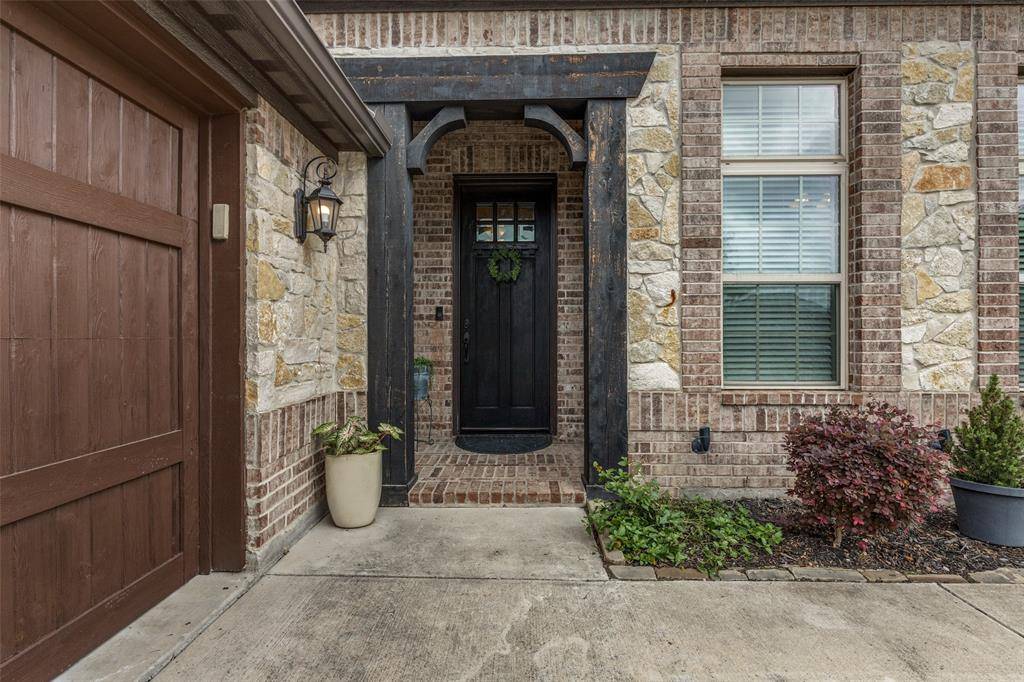 1221 Yosemite Way, Burleson, TX 76028