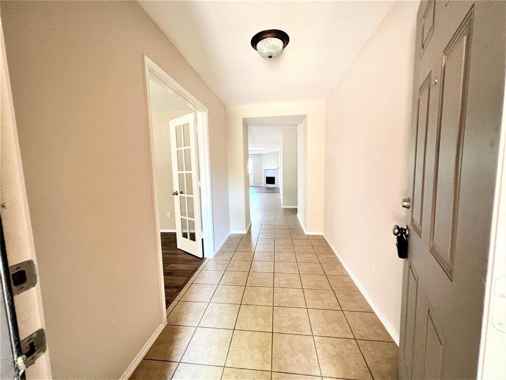 6928 Derbyshire Drive, Fort Worth, TX 76137