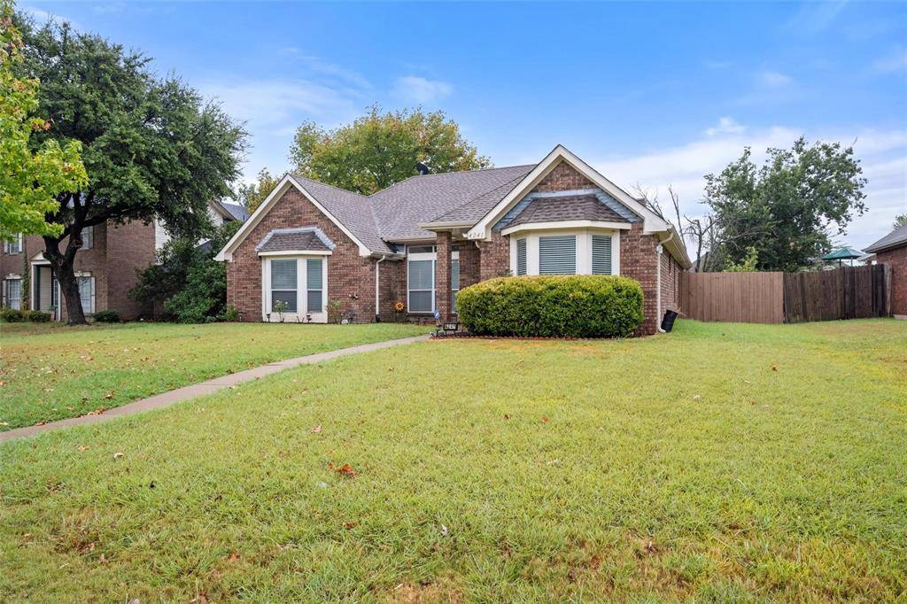 4241 Briar Hill Drive, Grand Prairie, TX 75052