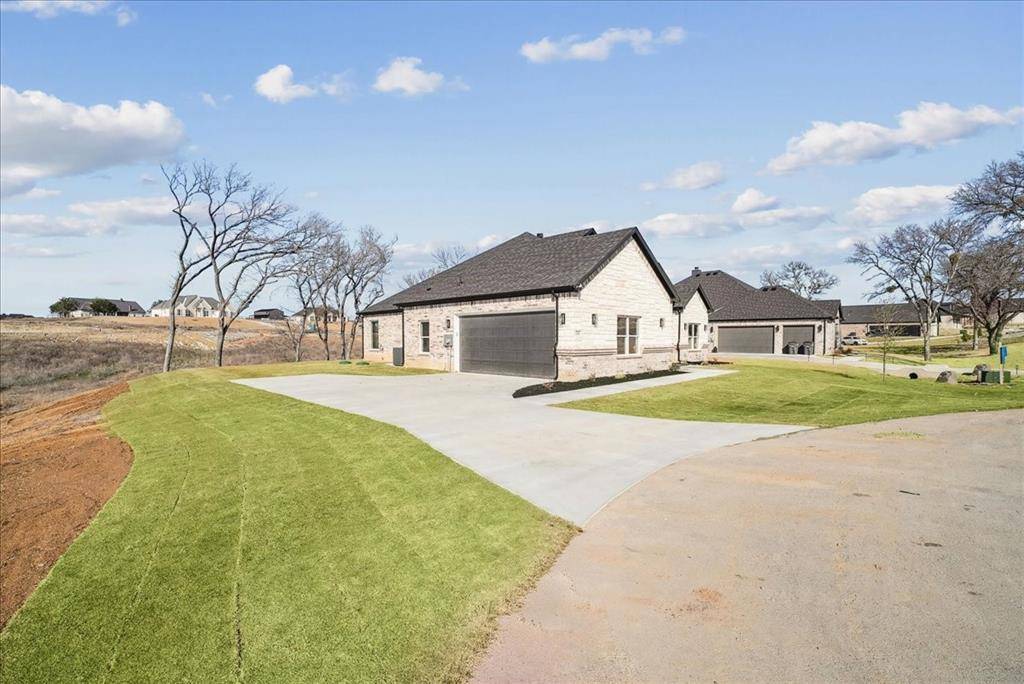 340 Slimp Bluff, Azle, TX 76020