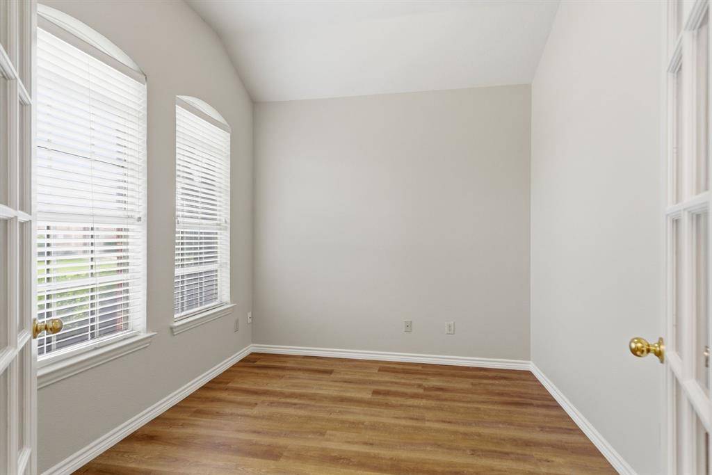 1633 Yellowstone Avenue, Lewisville, TX 75077