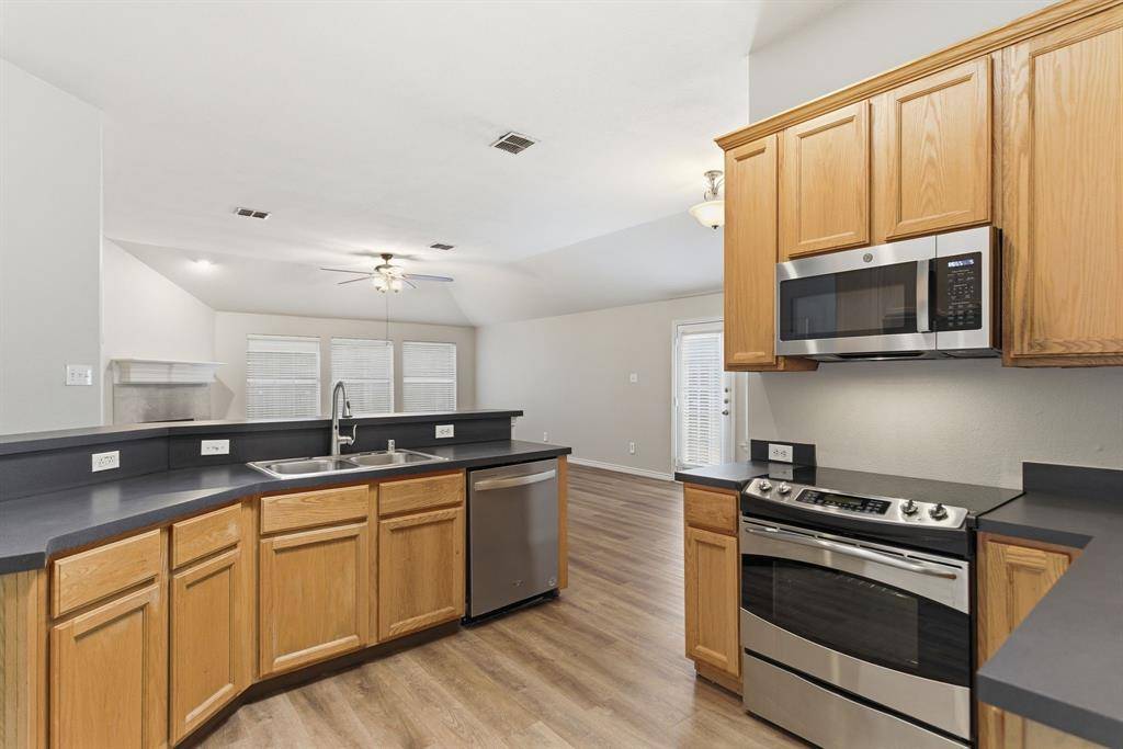 1633 Yellowstone Avenue, Lewisville, TX 75077