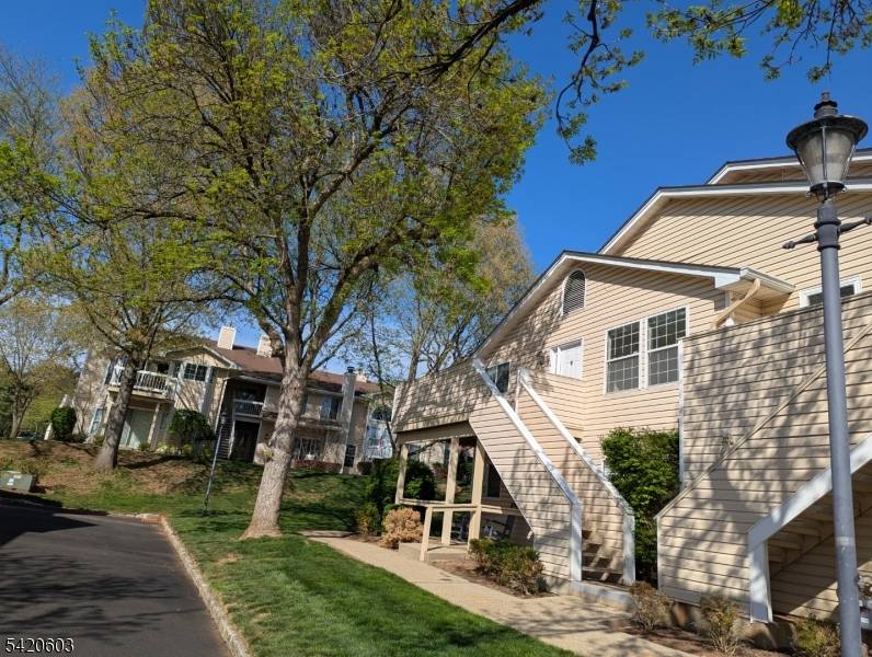 16 Dunbar Court, Bedminster Twp., NJ 07921