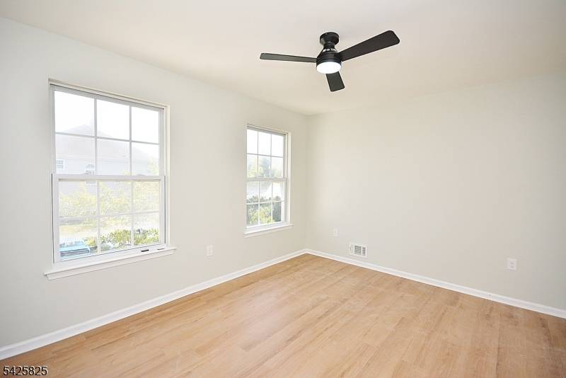 24 Straton Ct, Sayreville Boro, NJ 08859