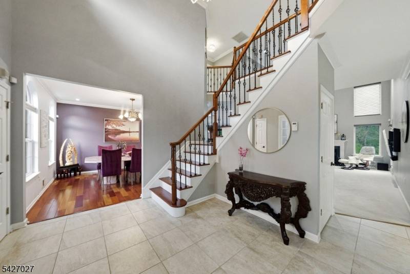 5 Robert Ct, Monroe Twp., NJ 08831