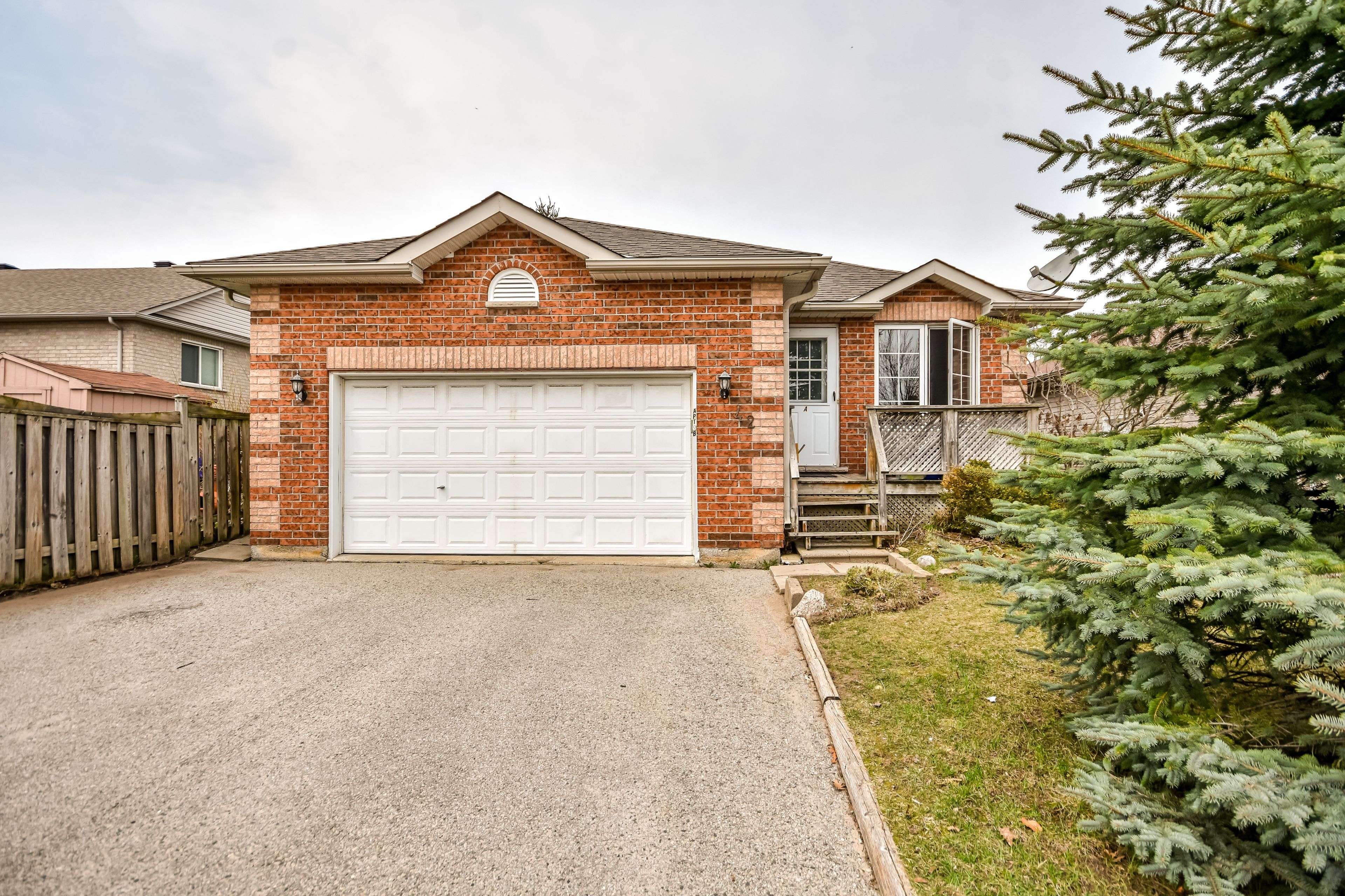 42 Hanmer ST E, Barrie, ON L4M 6V1