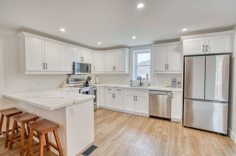4 Bedford ST E, Westport, ON K0G 1X0