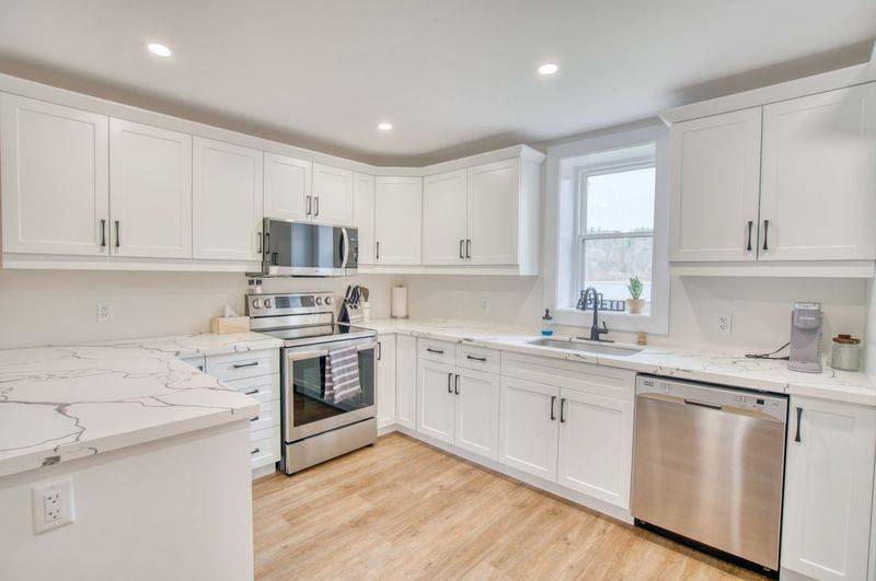 4 Bedford ST E, Westport, ON K0G 1X0