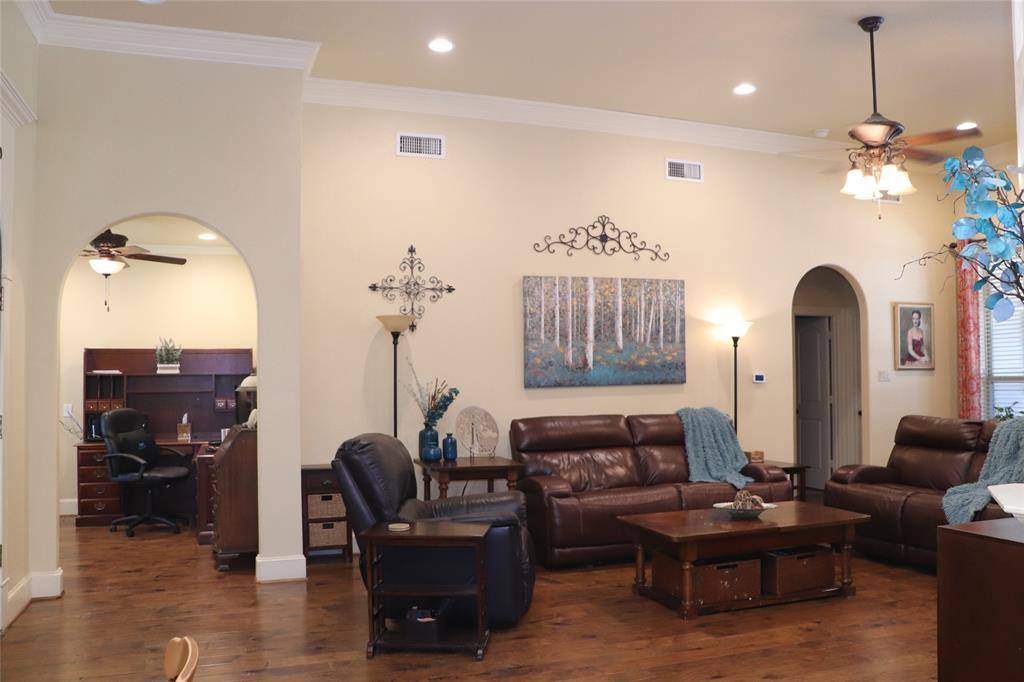5614 Pleasant Ridge Road, Dallas, TX 75236