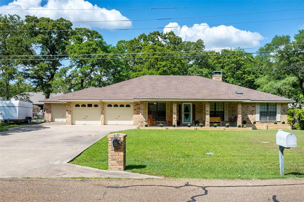 231 Cedarwood Drive, Enchanted Oaks, TX 75156