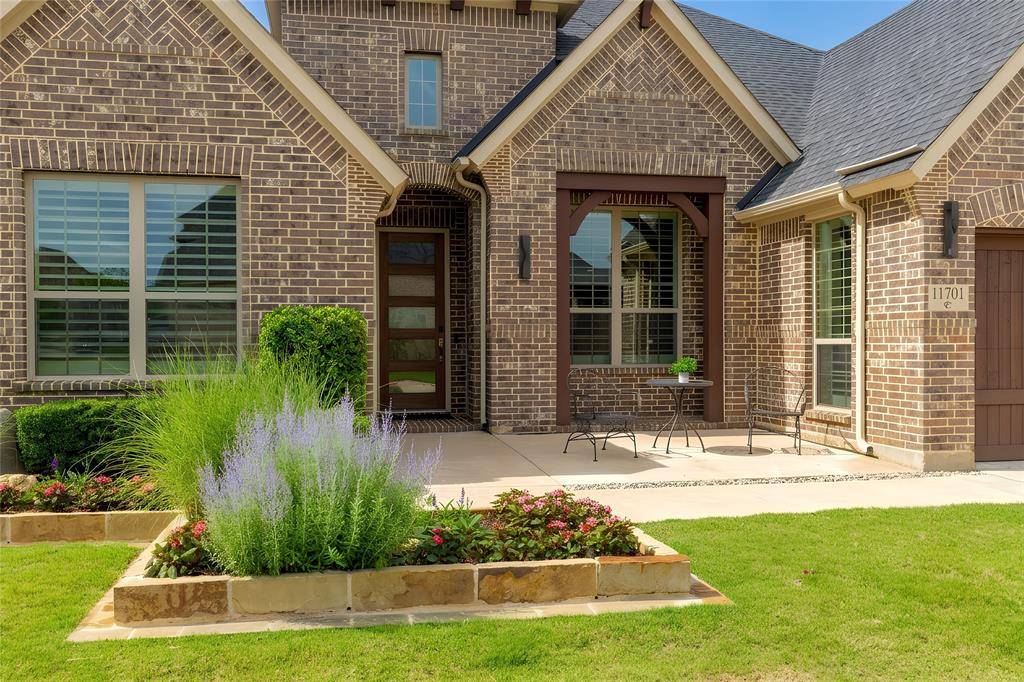 11701 Slumber Falls Drive, Flower Mound, TX 76226