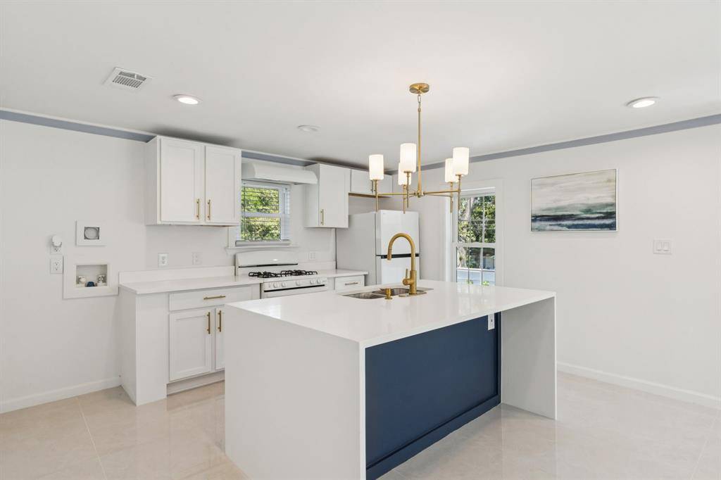 621 Alameda Road, Azle, TX 76020