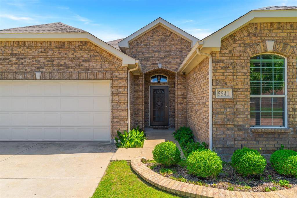 5541 Grenada Drive, Fort Worth, TX 76119