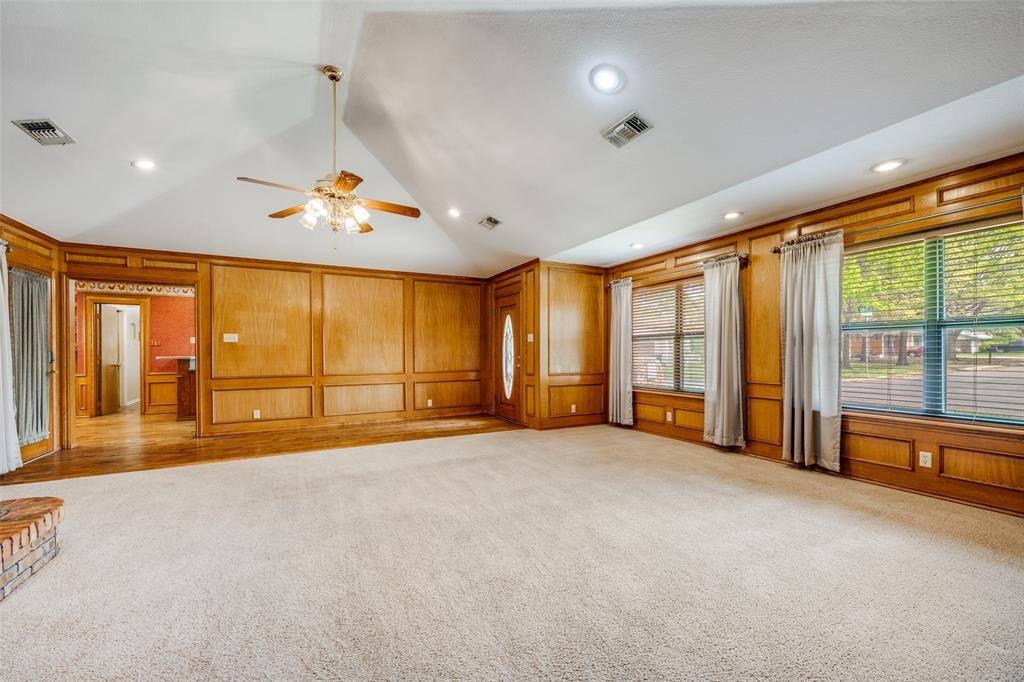 204 Sloan Street, Whitesboro, TX 76273