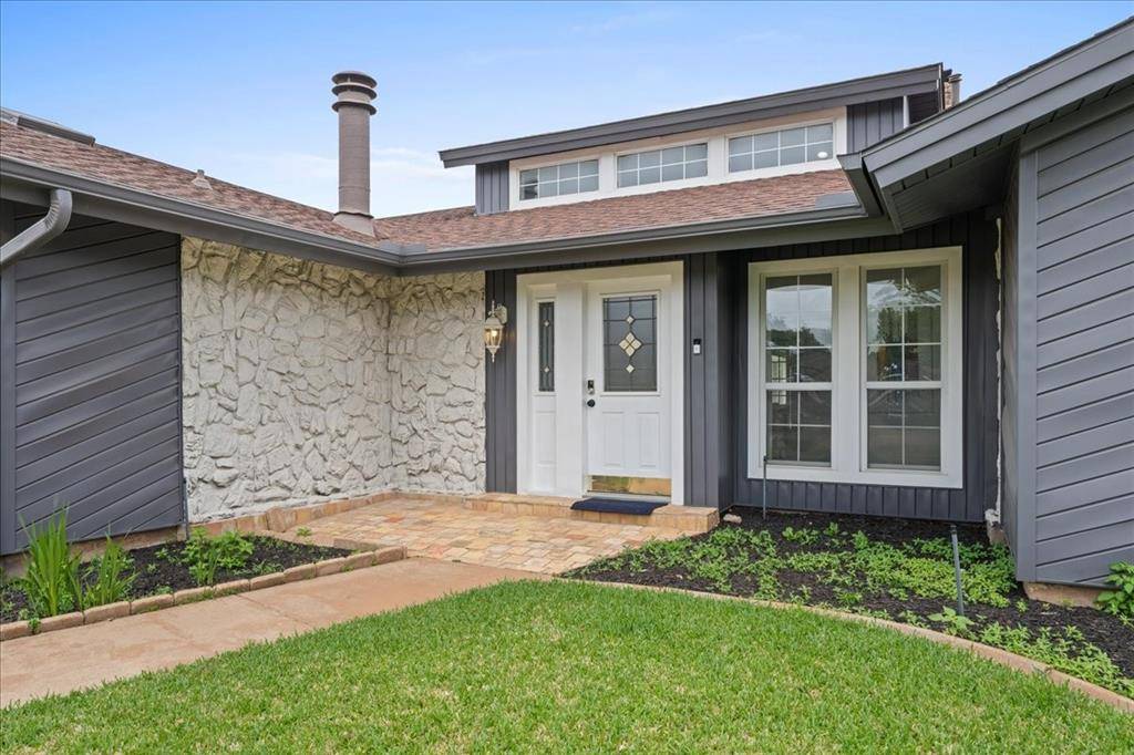 3925 Greenhills Court W, Irving, TX 75038