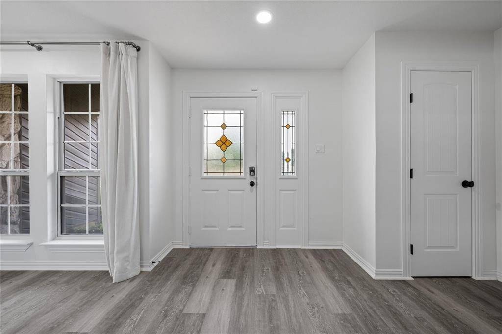 3925 Greenhills Court W, Irving, TX 75038