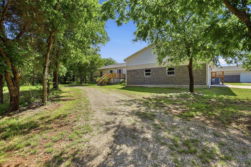 211 E Bay Drive, Bridgeport, TX 76426