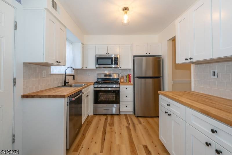 160 Cynthia Dr, Mansfield Twp., NJ 07840