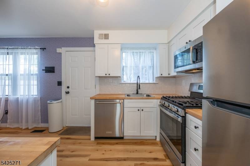 160 Cynthia Dr, Mansfield Twp., NJ 07840