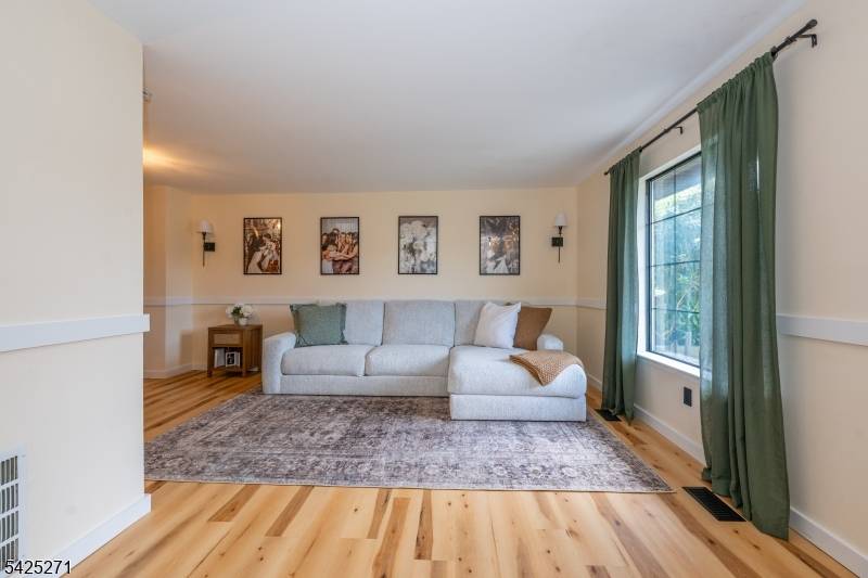 160 Cynthia Dr, Mansfield Twp., NJ 07840