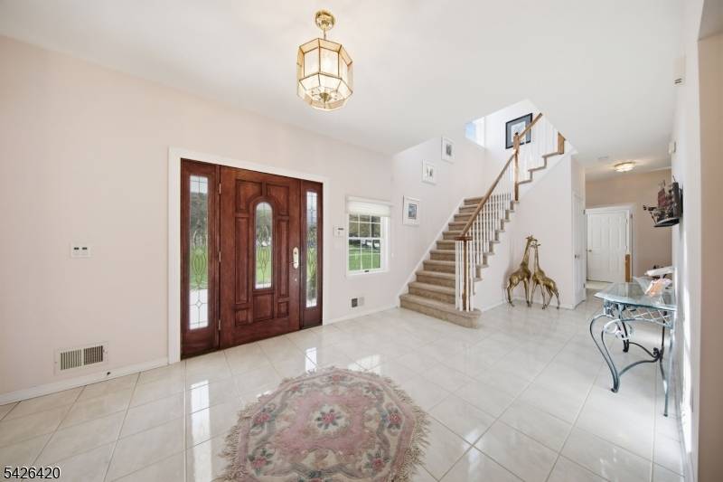 29 Castle Ct, Randolph Twp., NJ 07869