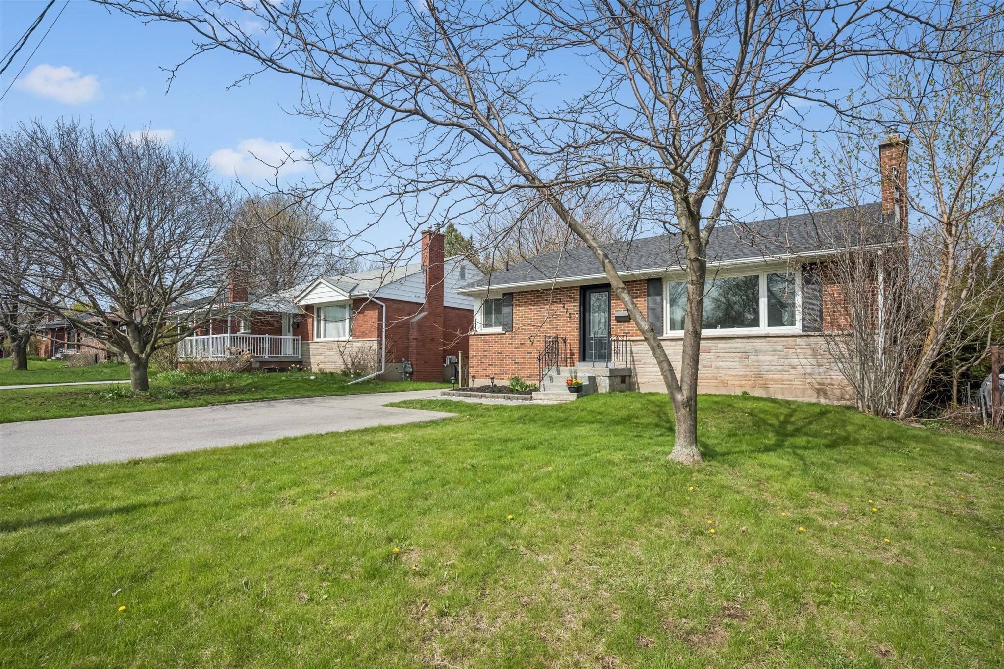 1275 Royal DR, Burlington, ON L7P 2G2