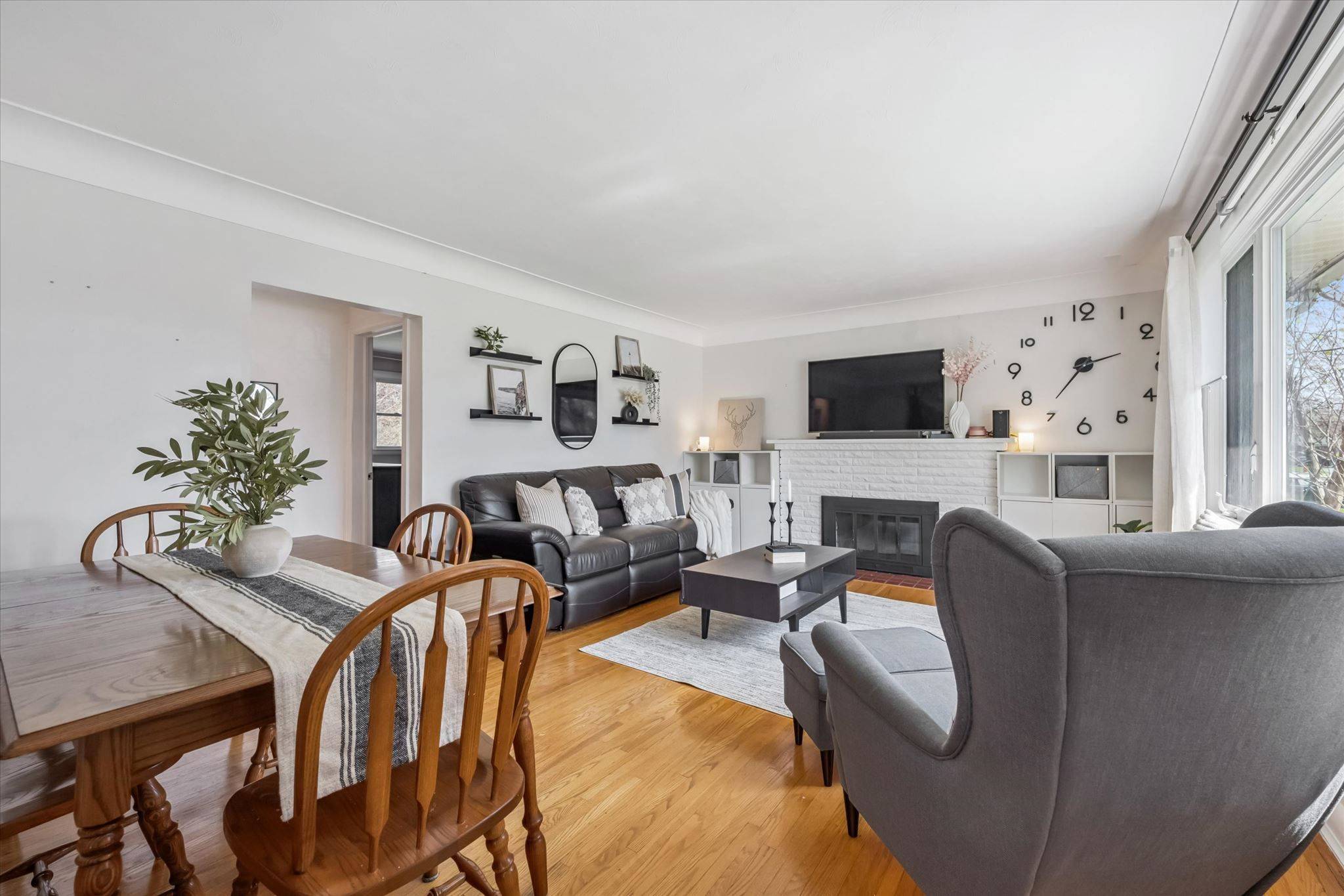 1275 Royal DR, Burlington, ON L7P 2G2