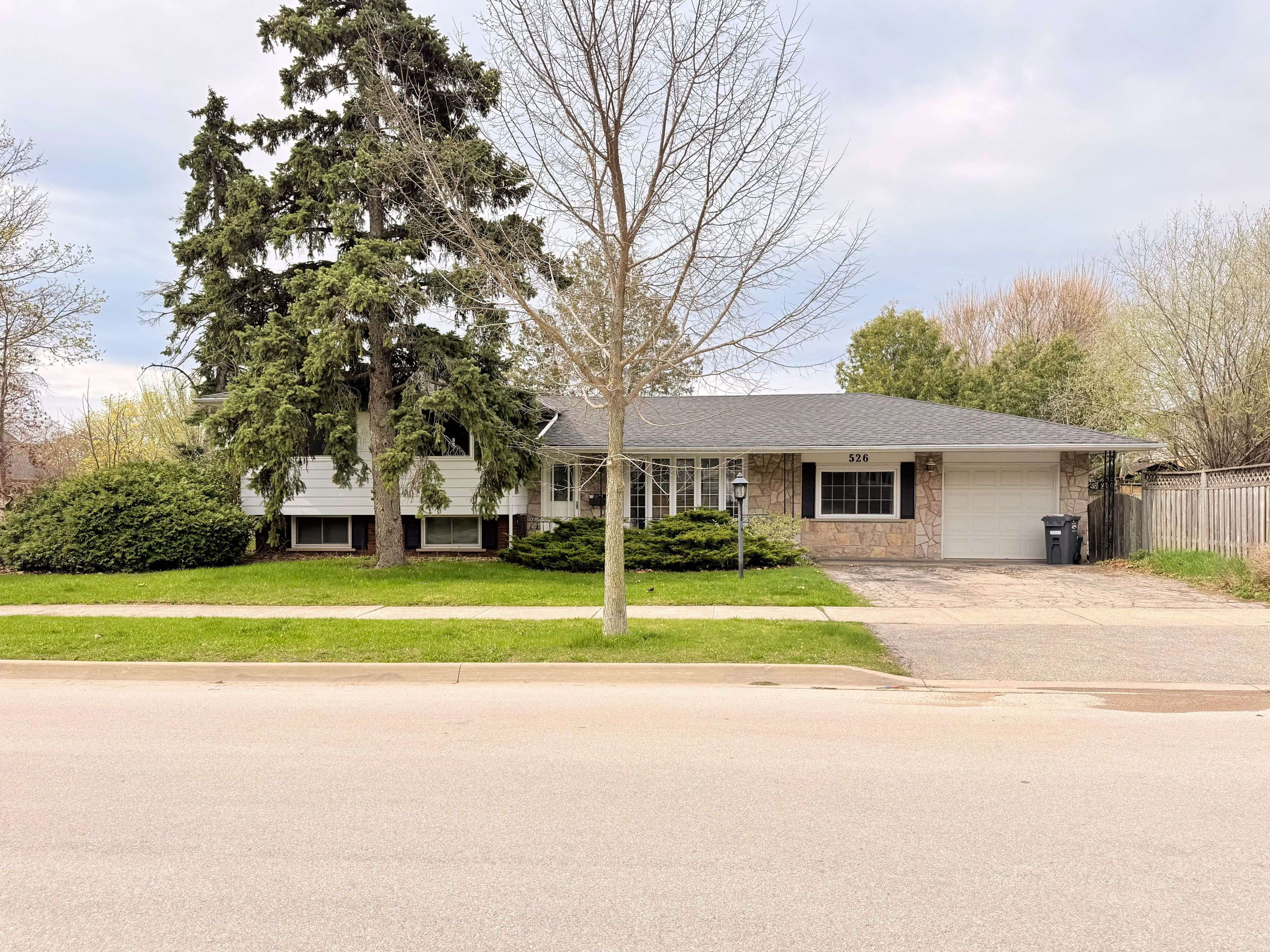 526 Chamberlain RD, Burlington, ON L7L 2V1