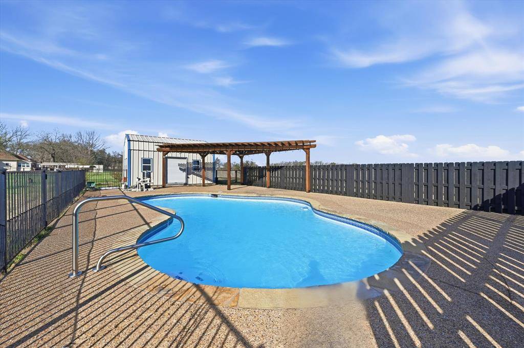 1616 Nash Howard Road, Waxahachie, TX 75165