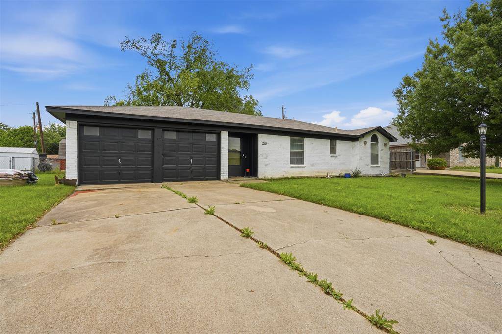 1015 Keller Avenue, Benbrook, TX 76126