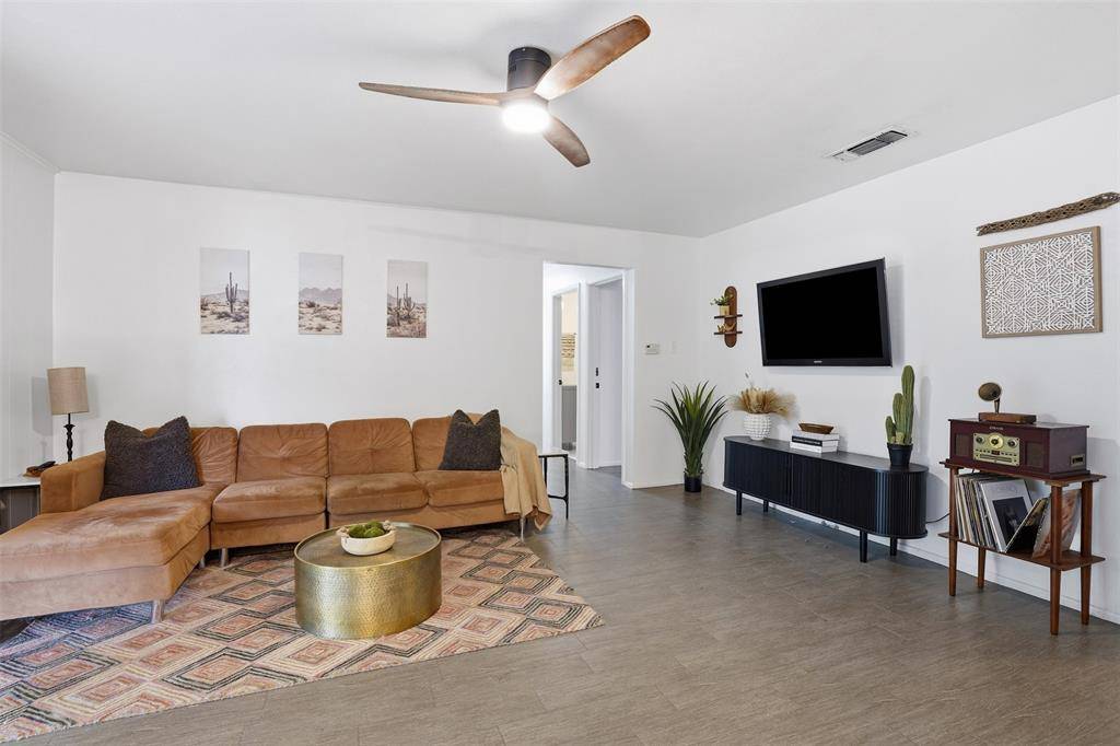 1015 Keller Avenue, Benbrook, TX 76126