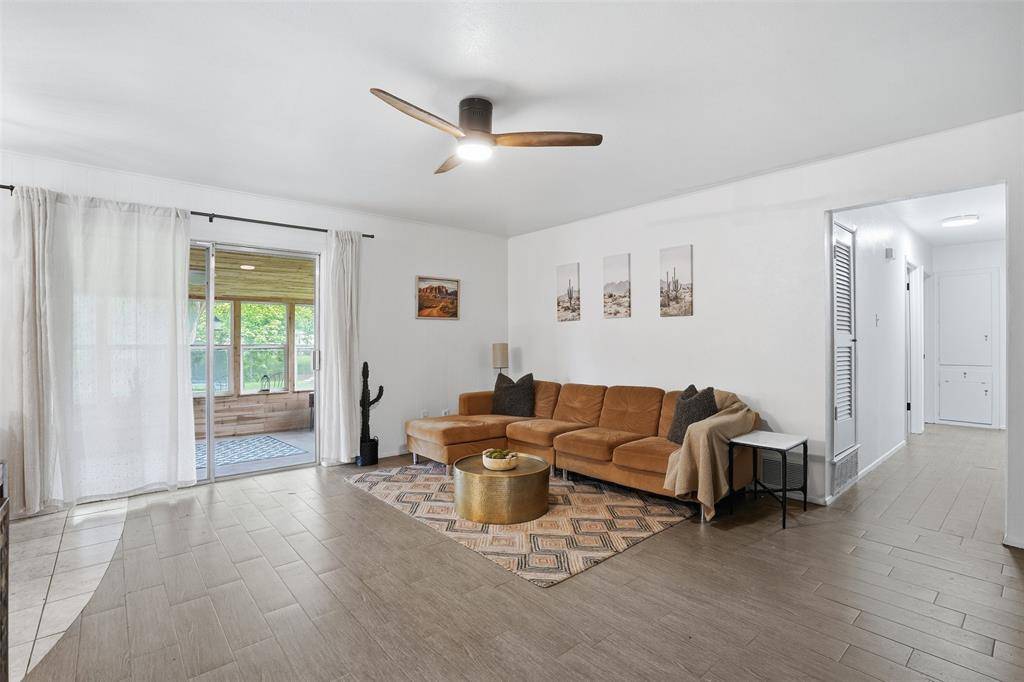 1015 Keller Avenue, Benbrook, TX 76126