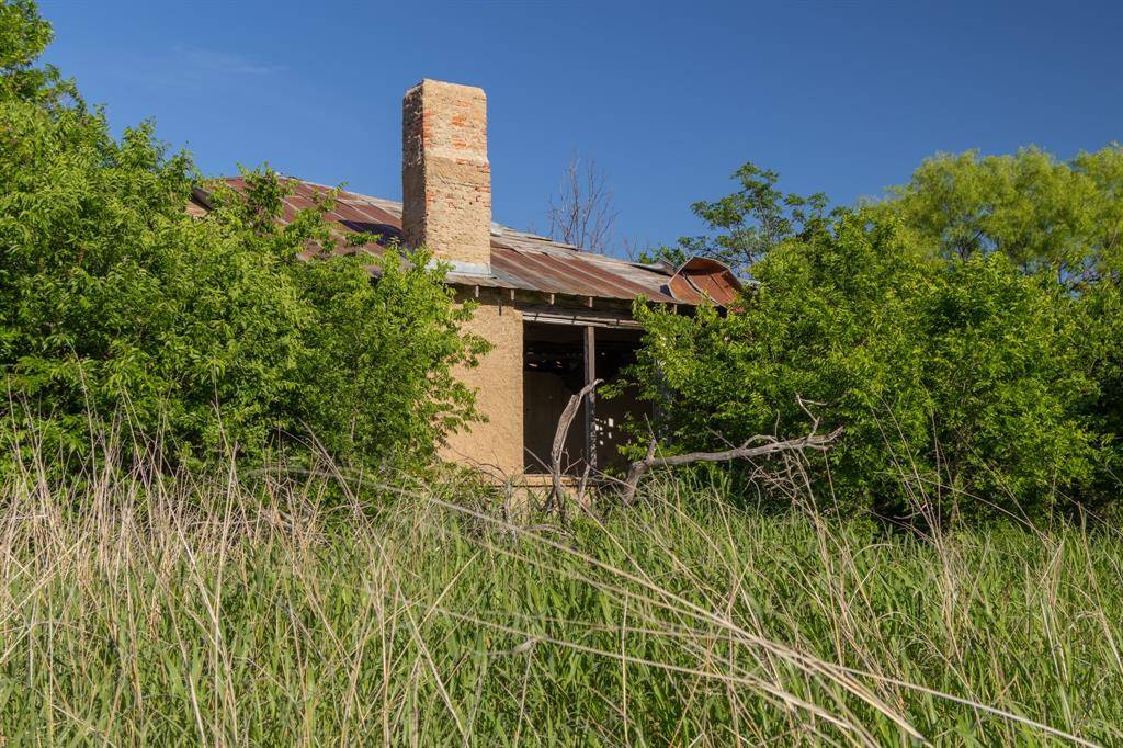 901 County Road 160, Burkett, TX 76828