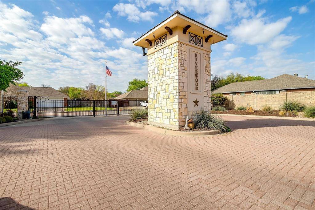 3212 Riverwood Drive, Fort Worth, TX 76116