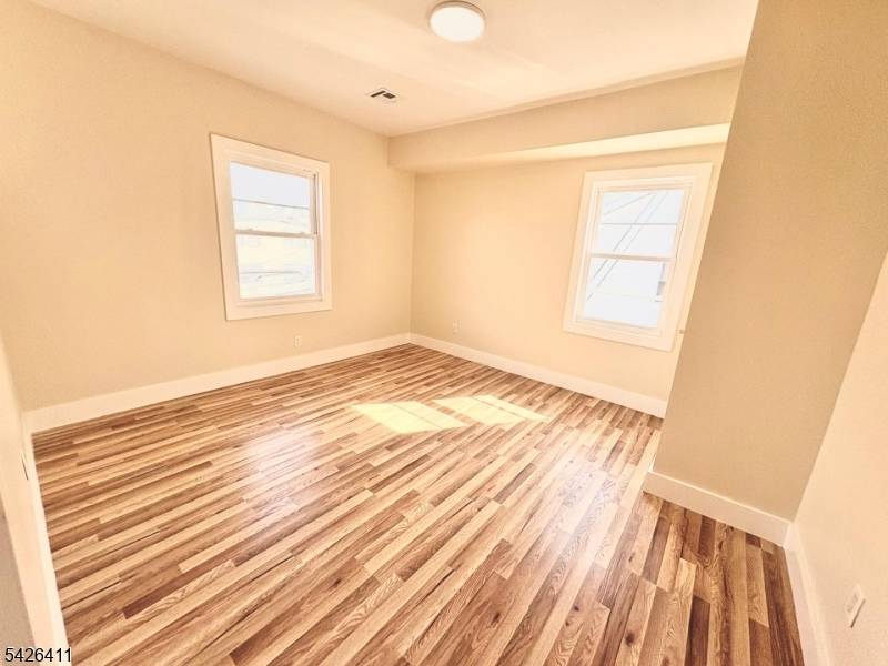 87 Pine Grove Ter, Newark City, NJ 07106