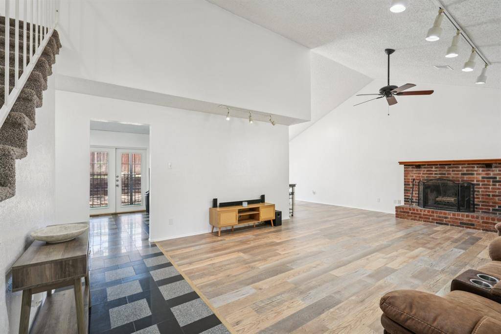 2307 Harrington Court, Euless, TX 76039