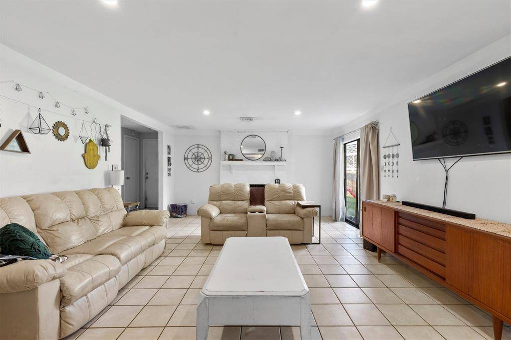 3721 French Wood Drive, Arlington, TX 76016