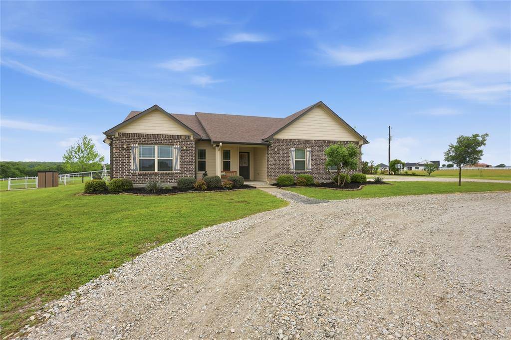 198 County Road 1262, Whitesboro, TX 76273