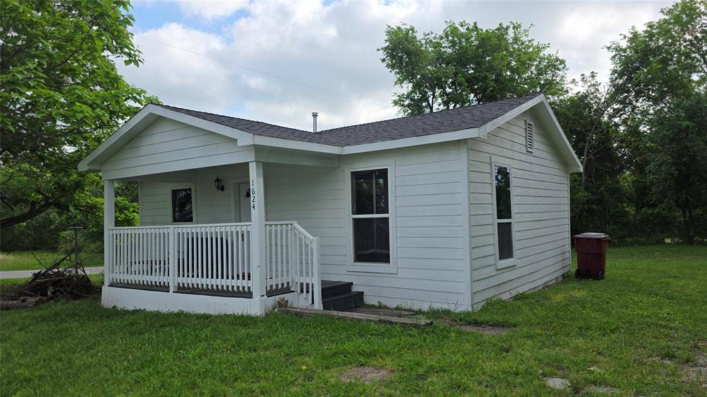 1624 Cedar Street, Bonham, TX 75418