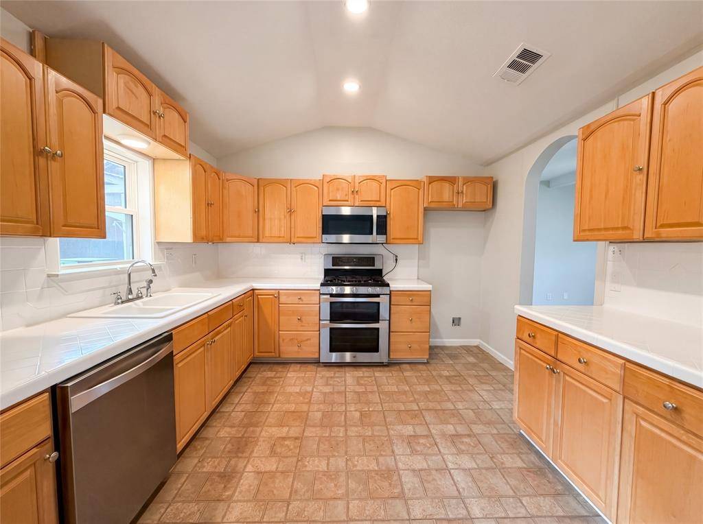 801 Cannon Drive, Euless, TX 76040