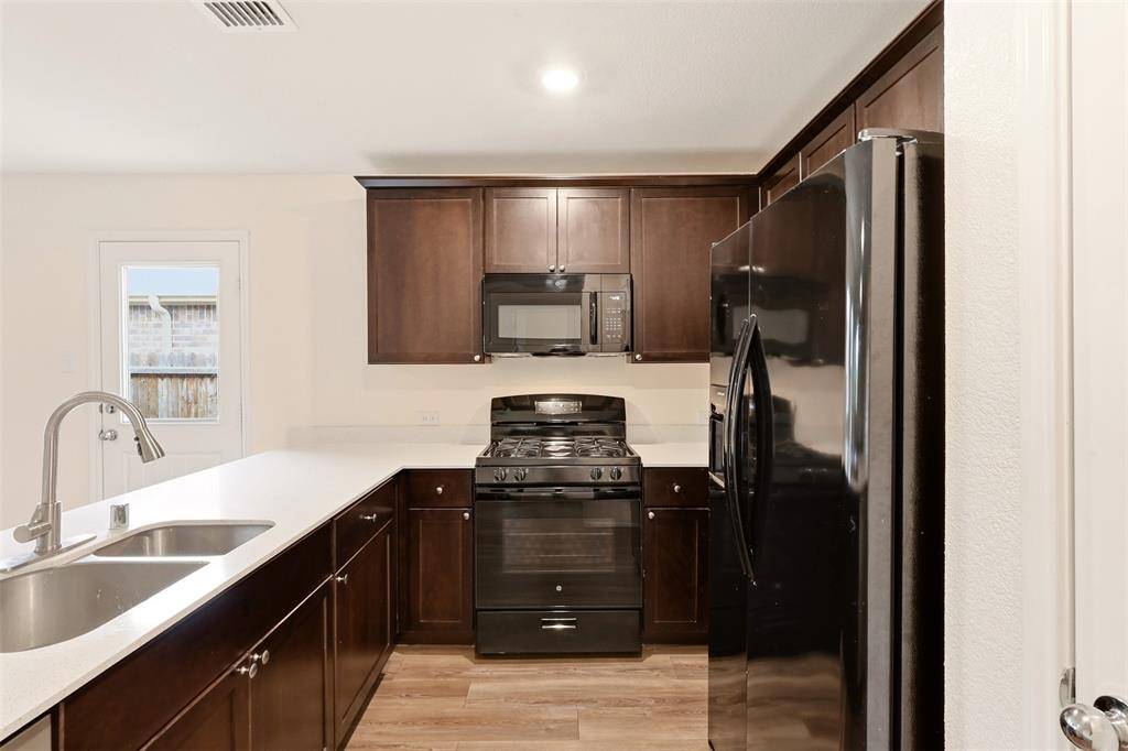 2804 Highgarden Trail, Crandall, TX 75114