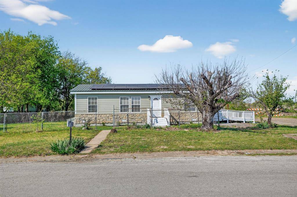 1917 Nolan Ridge Drive, Cleburne, TX 76033