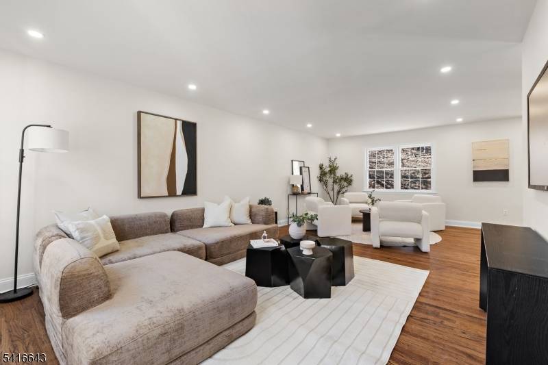 10 Robert Ct, Verona Twp., NJ 07044