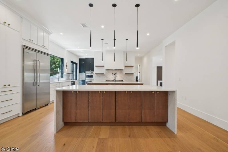 547 Shackamaxon Dr, Westfield Town, NJ 07090