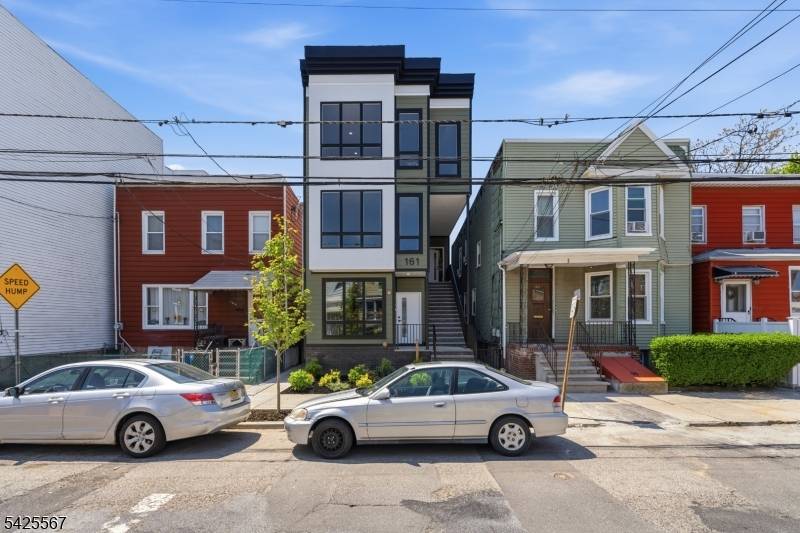 161 Woodlawn Ave #3, Jersey City, NJ 07305